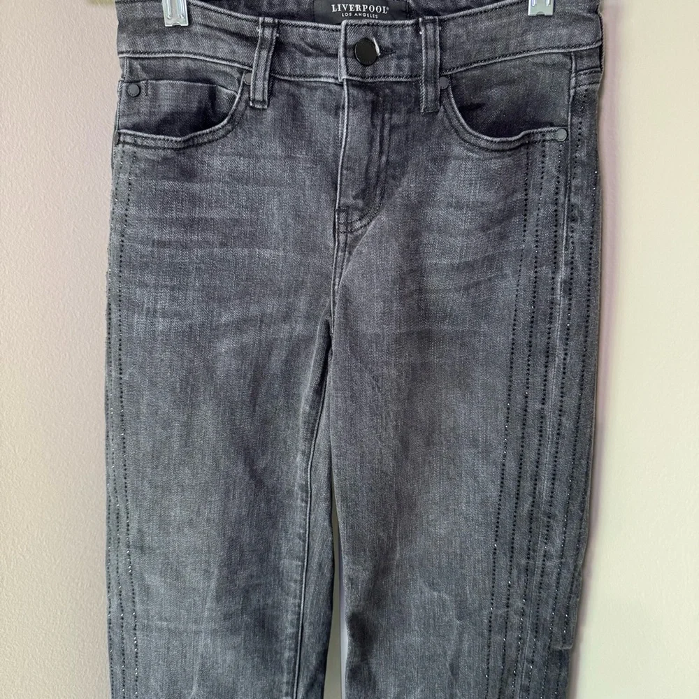 Women’s Liverpool Jeans Kennedy Crop Black Denim size 0/25 Rhinestones‎ Frayed